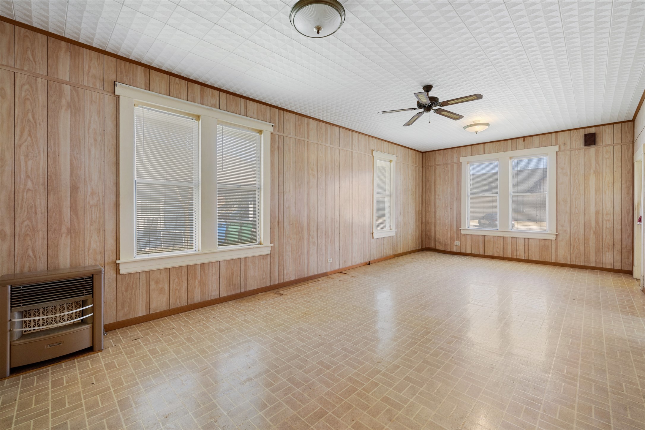 303 Vernon Street Taylor, TX 76574 - Photo 19 of 37