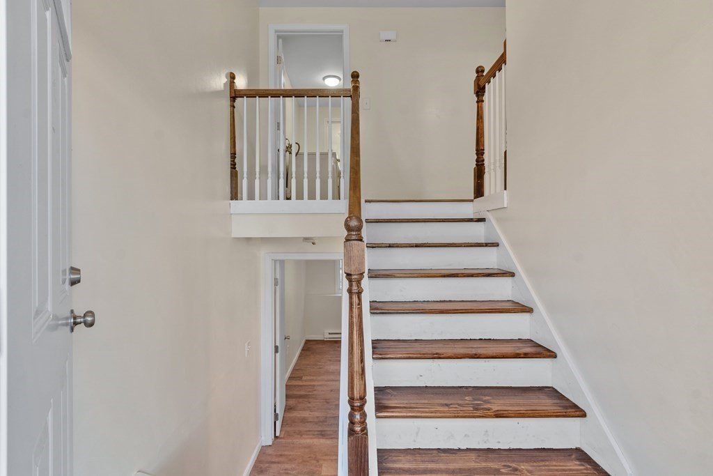 43 Gowing Road Hudson, NH 03051 - Photo 3 of 39 Gallery Image 3