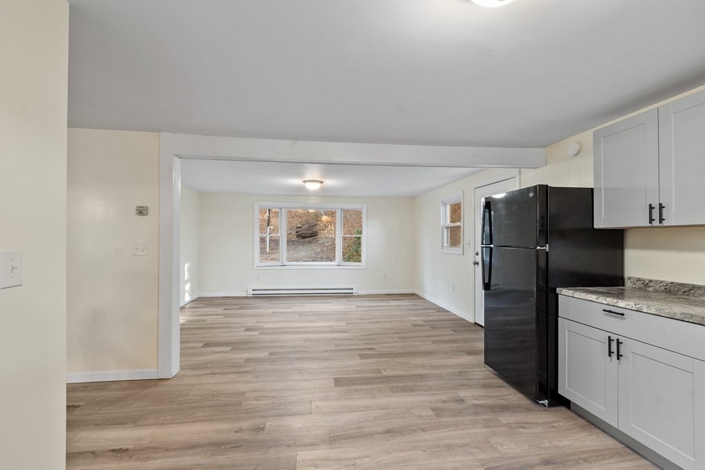 43 Gowing Road Hudson, NH 03051 - Photo 5 of 39 Gallery Image 5