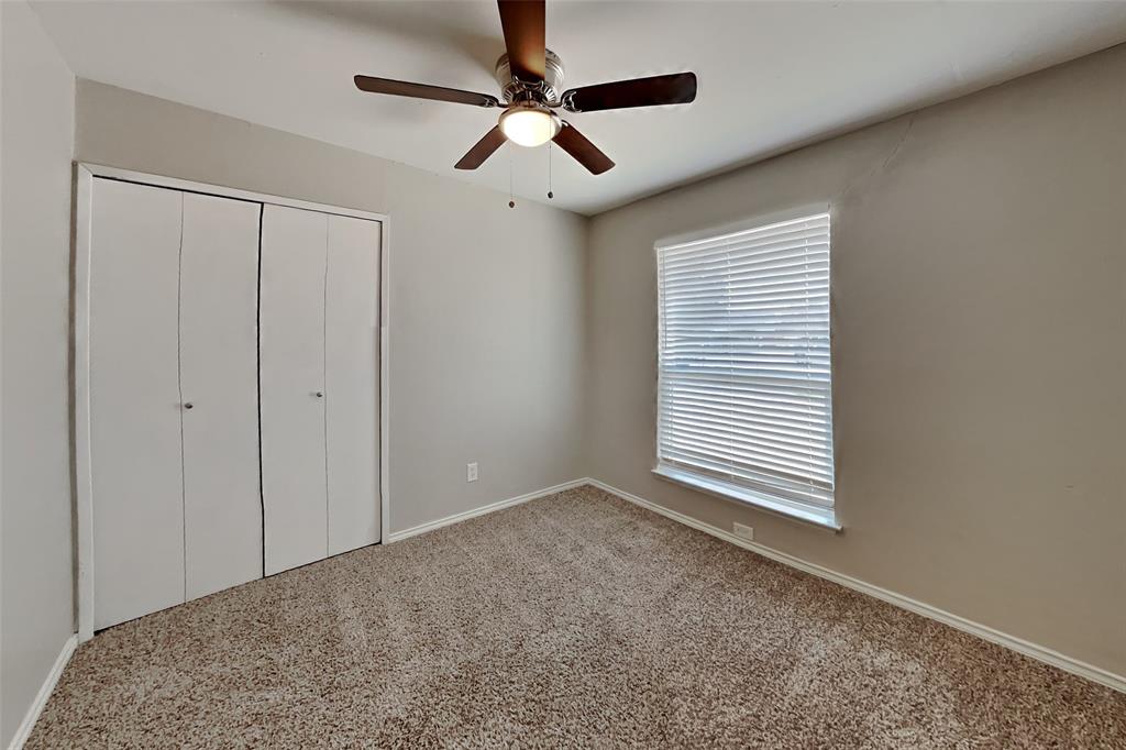 414 Oak Ridge Place Grand Prairie, TX 75052 - Photo 14 of 18