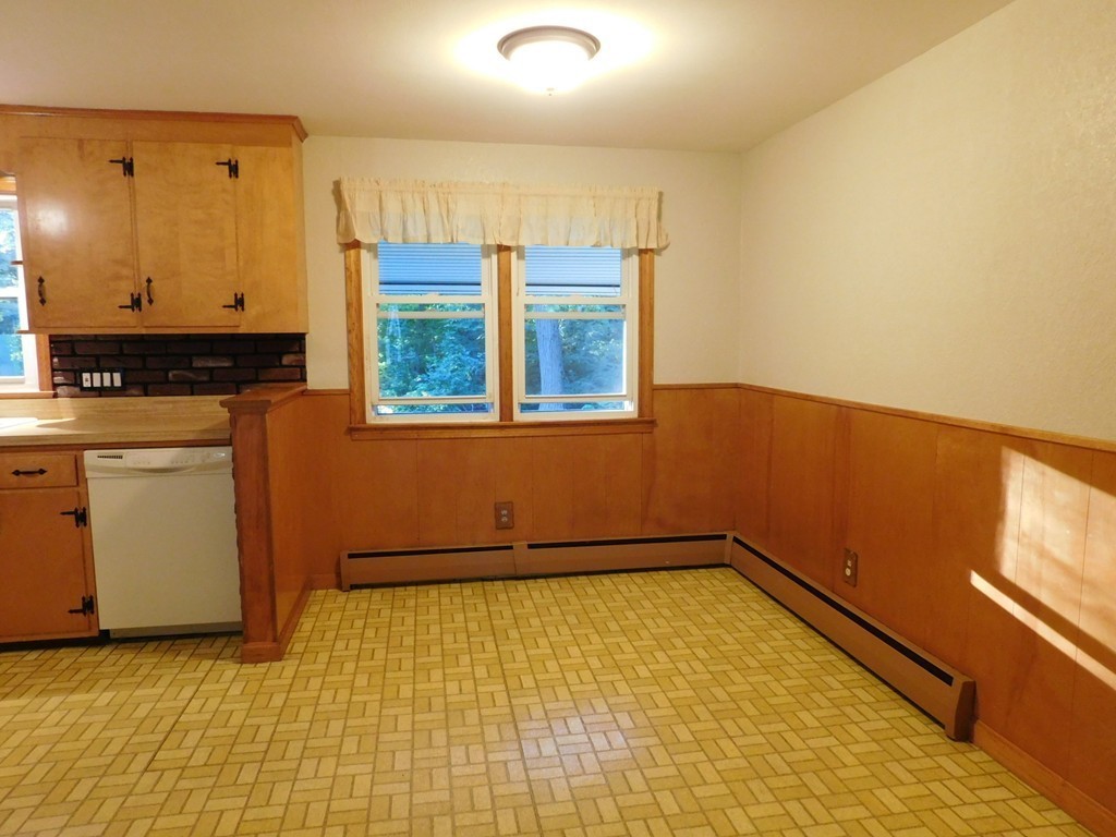 79 Old Farm Road Chicopee, MA 01020 - Photo 3 of 20 Gallery Image 3