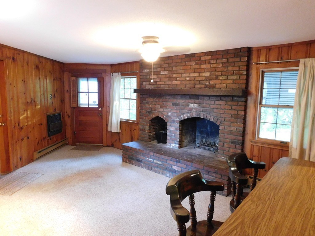 79 Old Farm Road Chicopee, MA 01020 - Photo 4 of 20 Gallery Image 4