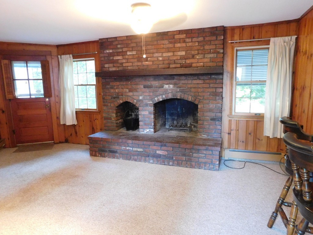 79 Old Farm Road Chicopee, MA 01020 - Photo 5 of 20 Gallery Image 5