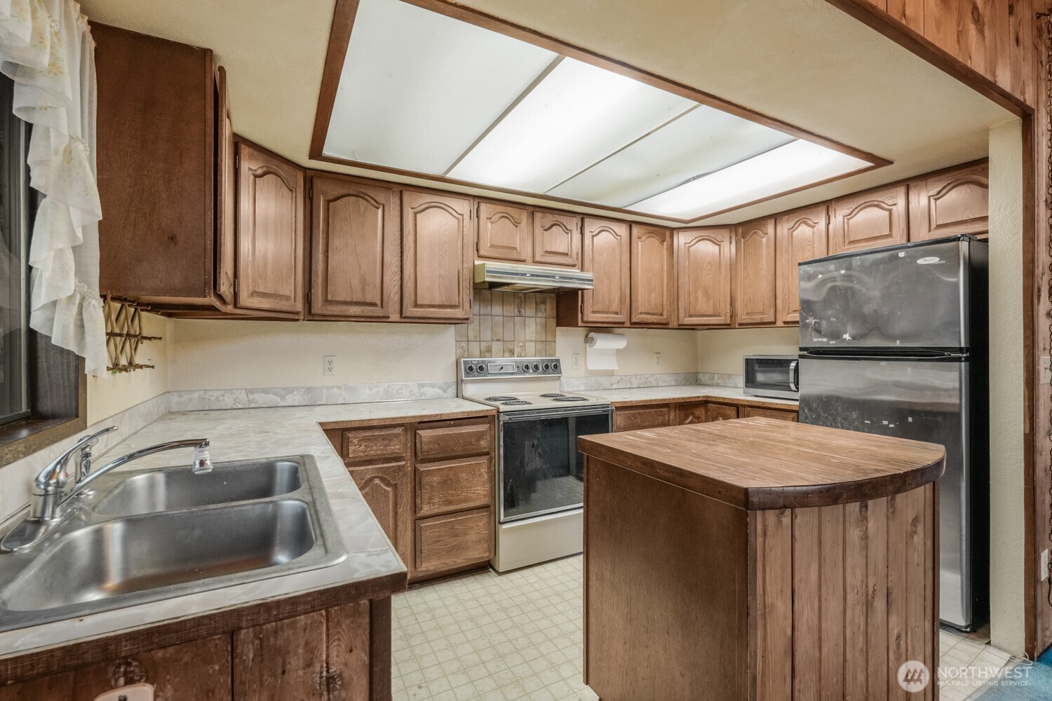 8388 North Pass Road Everson, WA 98247 - Photo 11 of 33 a kitchen with a sink stove and cabinets