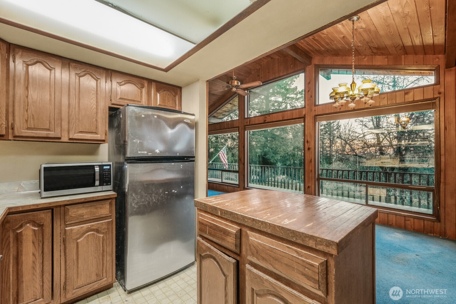8388 North Pass Road Everson, WA 98247 - Photo 12 of 33 a kitchen with a stove a refrigerator and a sink
