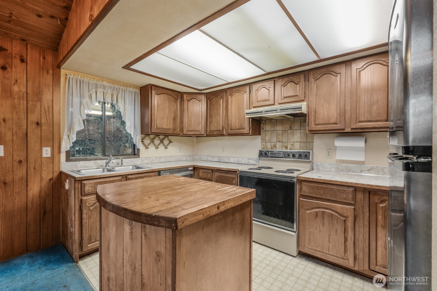 8388 North Pass Road Everson, WA 98247 - Photo 13 of 33 a kitchen with a stove sink and cabinets