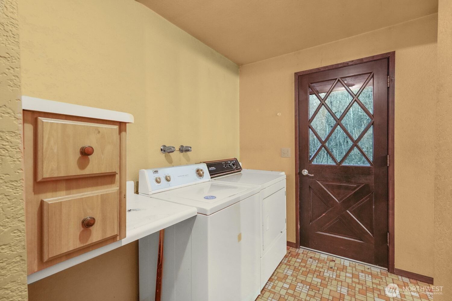 8388 North Pass Road Everson, WA 98247 - Photo 19 of 33 a utility room with dryer and washer