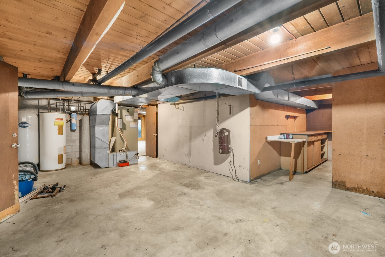 8388 North Pass Road Everson, WA 98247 - Photo 24 of 33 a view of a garage