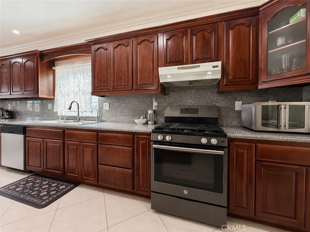 18437 Newman Avenue Riverside, CA 92508 - Photo 10 of 51 Well organized kitchen for flow of work