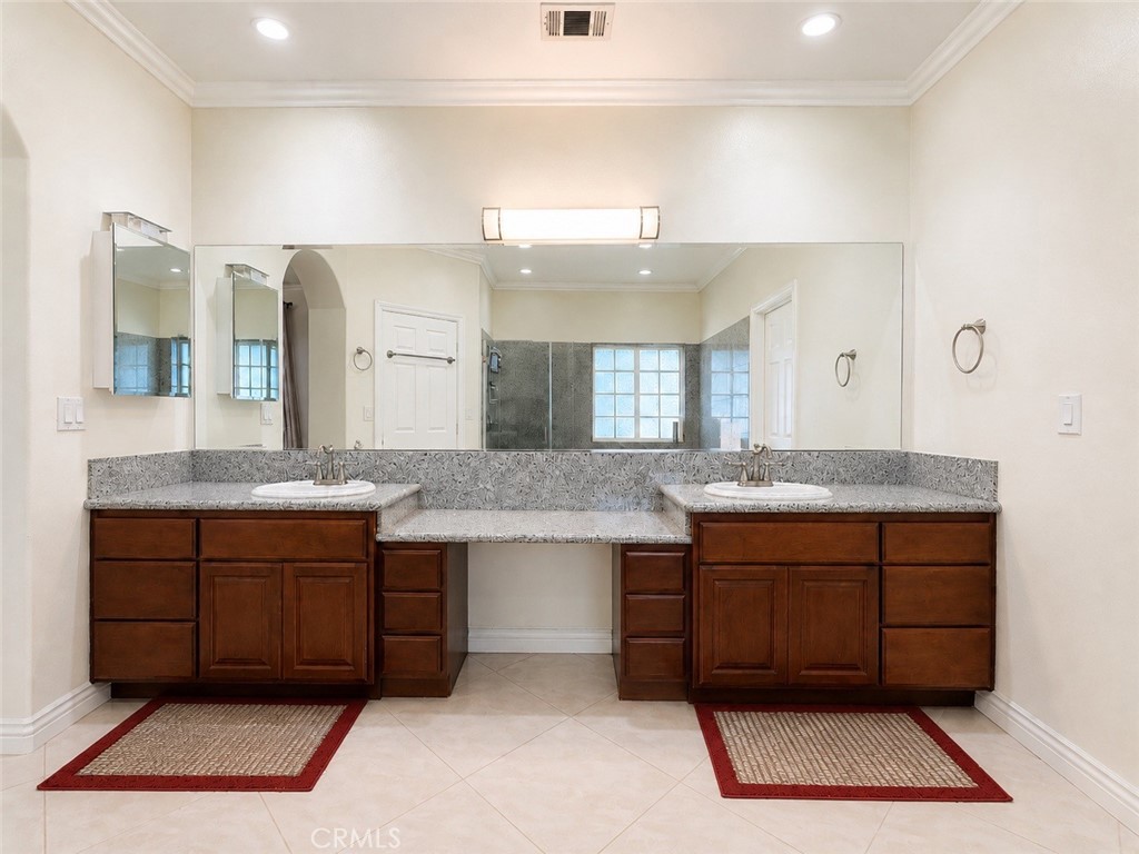 18437 Newman Avenue Riverside, CA 92508 - Photo 24 of 51 Primary ensuite bath