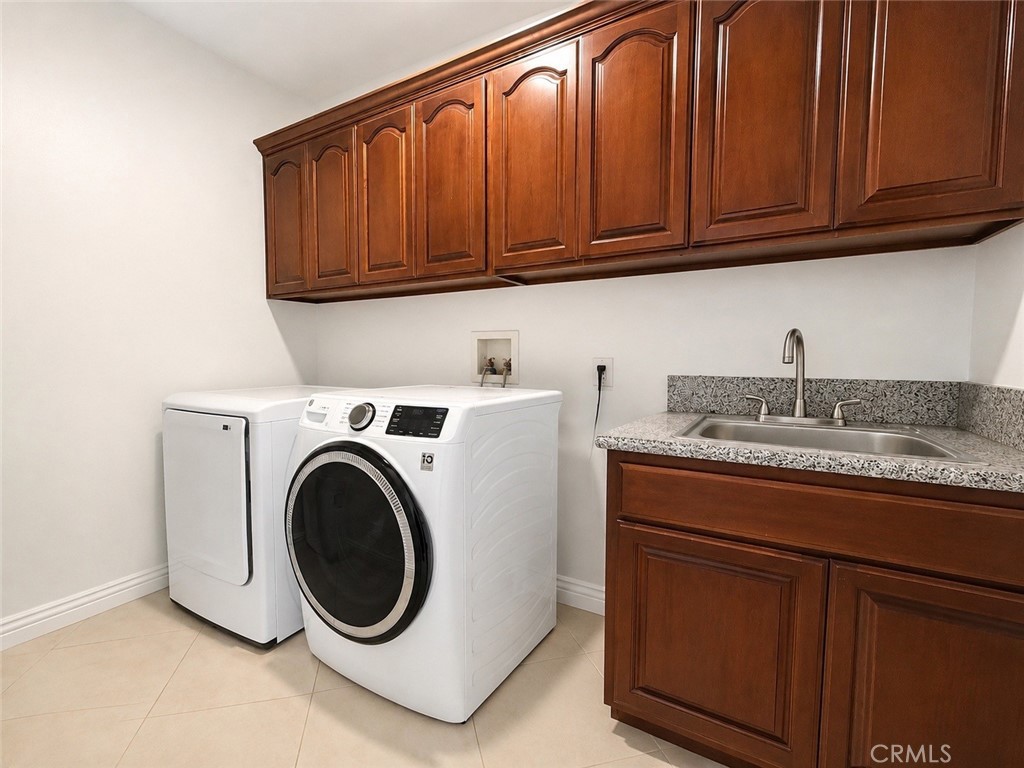 18437 Newman Avenue Riverside, CA 92508 - Photo 32 of 51 Large laundry room with utility sink