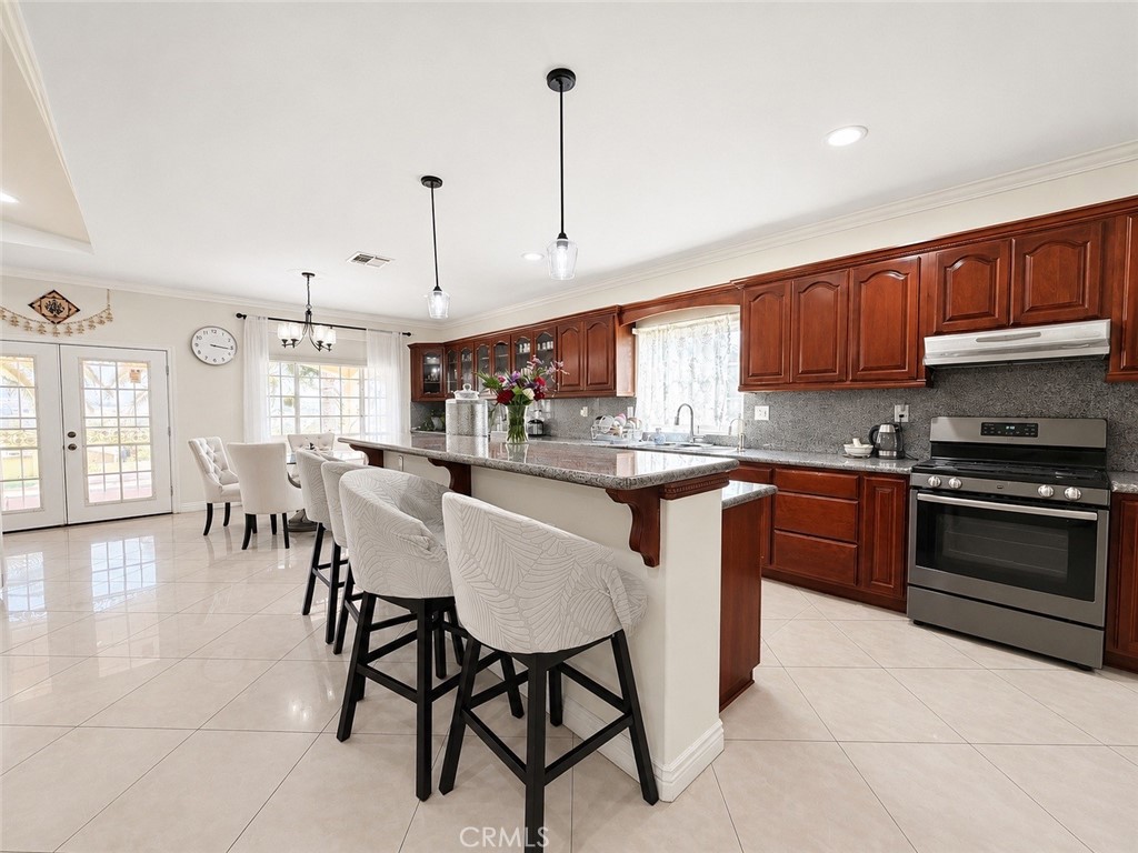 18437 Newman Avenue Riverside, CA 92508 - Photo 9 of 51 Seating for four at the breakfast bar