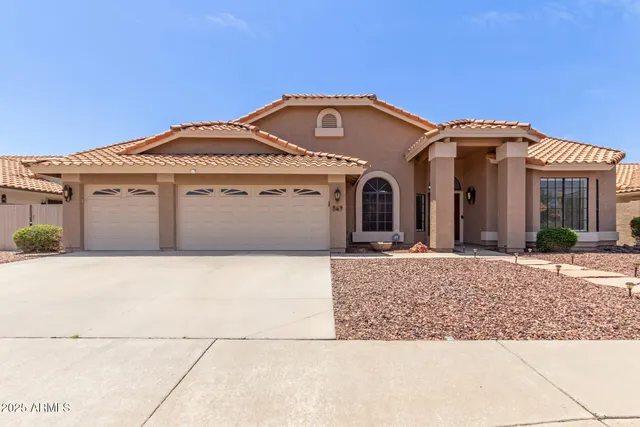 $739,900 | 869 West Emerald Island Drive, Gilbert, AZ 85233