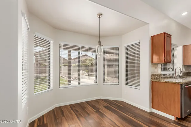 $739,900 | 869 West Emerald Island Drive, Gilbert, AZ 85233