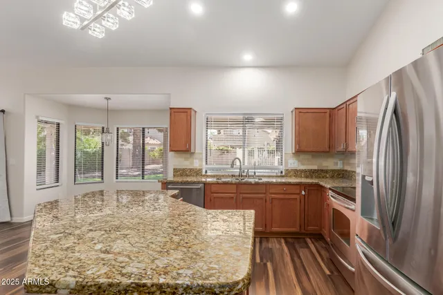 $739,900 | 869 West Emerald Island Drive, Gilbert, AZ 85233