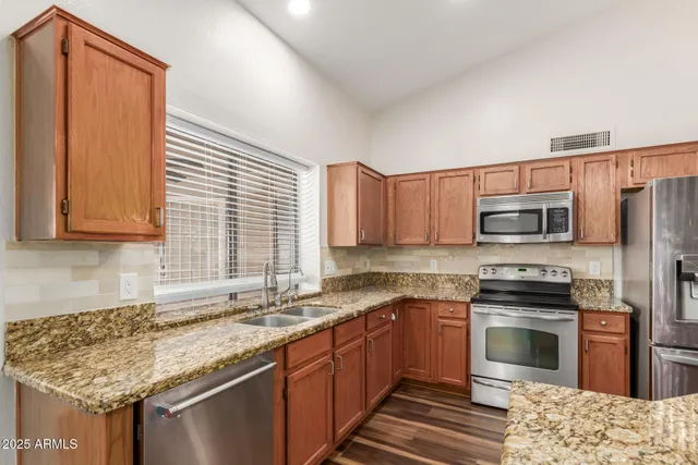 $739,900 | 869 West Emerald Island Drive, Gilbert, AZ 85233