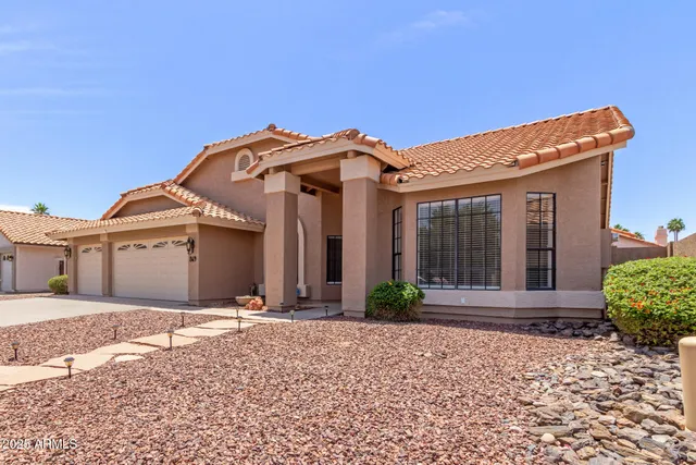 $739,900 | 869 West Emerald Island Drive, Gilbert, AZ 85233