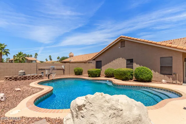 $739,900 | 869 West Emerald Island Drive, Gilbert, AZ 85233