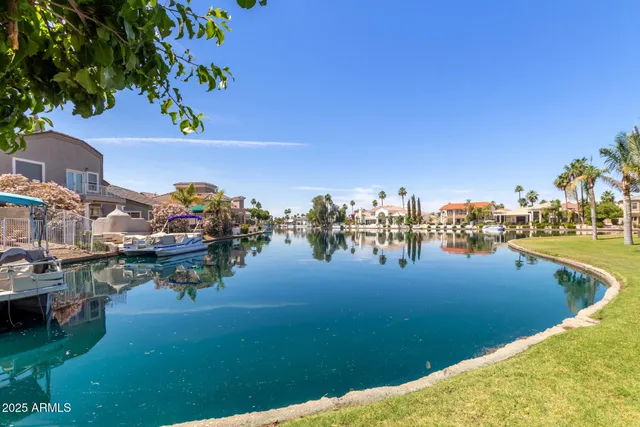 $739,900 | 869 West Emerald Island Drive, Gilbert, AZ 85233