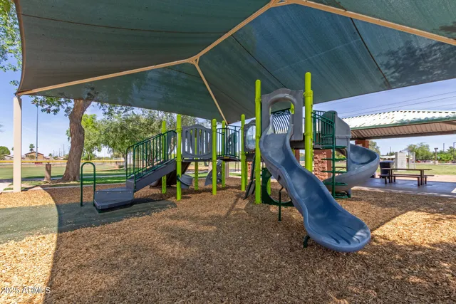 $739,900 | 869 West Emerald Island Drive, Gilbert, AZ 85233