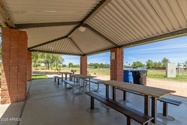 $739,900 | 869 West Emerald Island Drive, Gilbert, AZ 85233