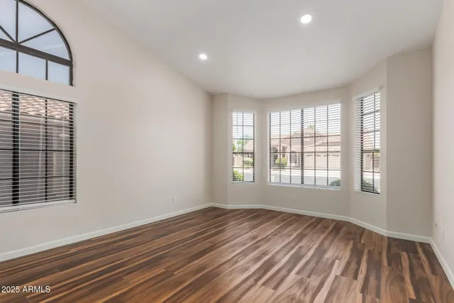 $739,900 | 869 West Emerald Island Drive, Gilbert, AZ 85233