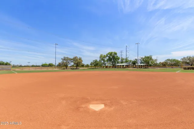 $739,900 | 869 West Emerald Island Drive, Gilbert, AZ 85233