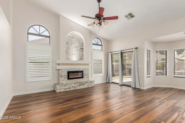 $739,900 | 869 West Emerald Island Drive, Gilbert, AZ 85233