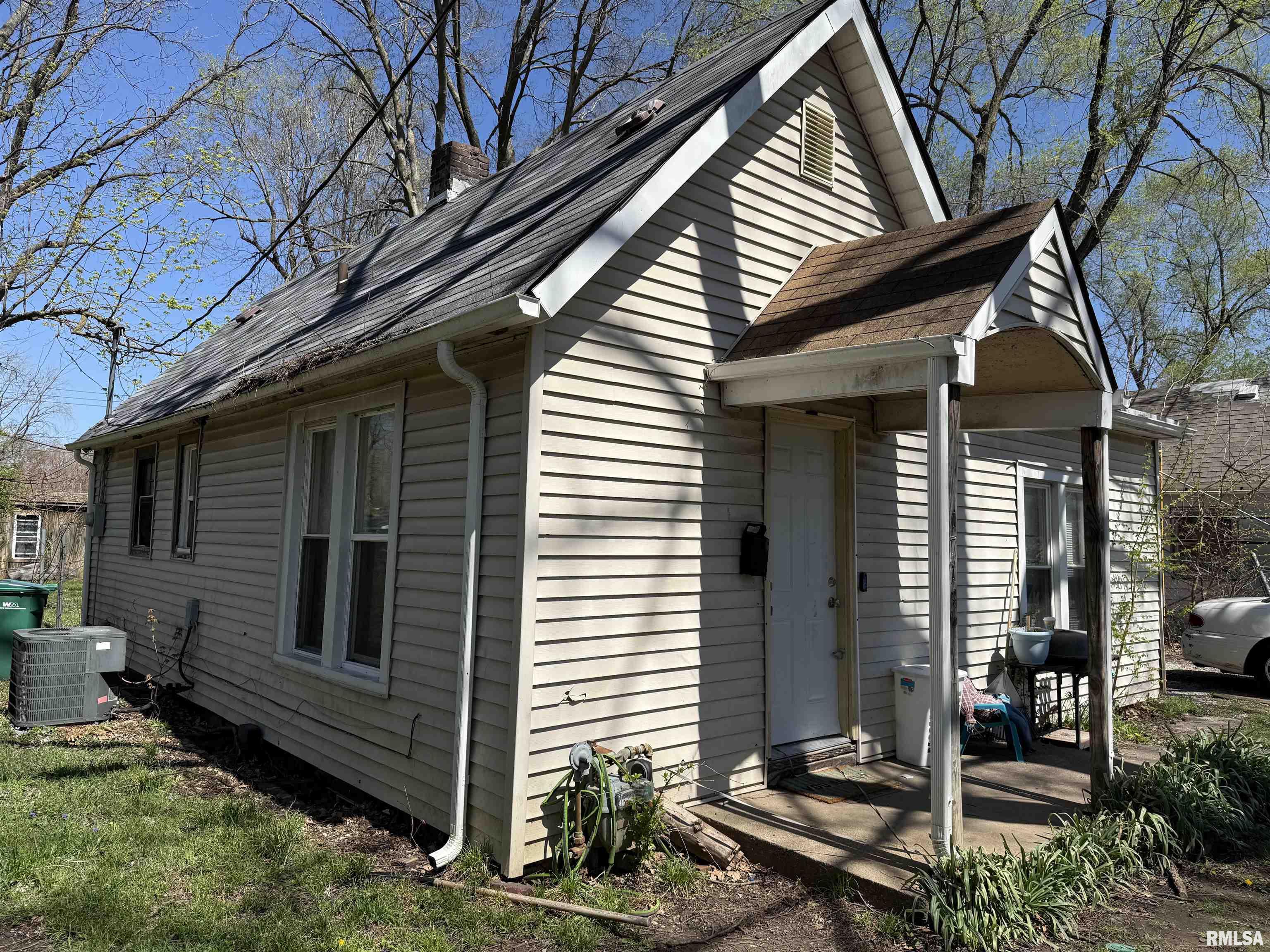 1713 East Glenn Avenue Springfield, IL 62703 - Photo 2 of 3