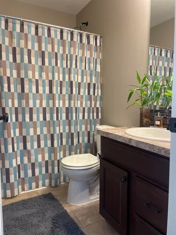 $265,000 | 217 Springlake Drive, Newton, KS 67114