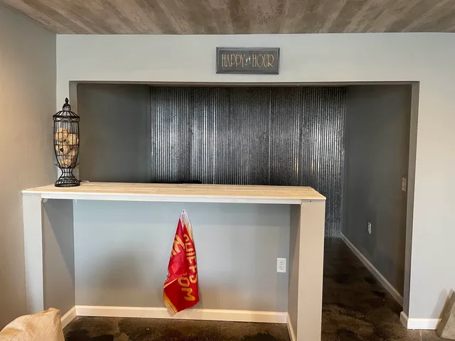 $265,000 | 217 Springlake Drive, Newton, KS 67114