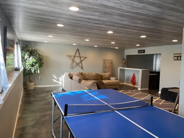 $265,000 | 217 Springlake Drive, Newton, KS 67114