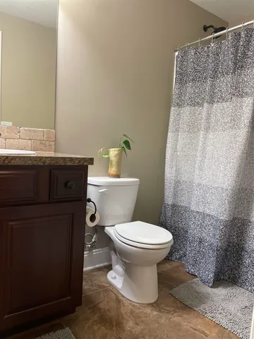 $265,000 | 217 Springlake Drive, Newton, KS 67114