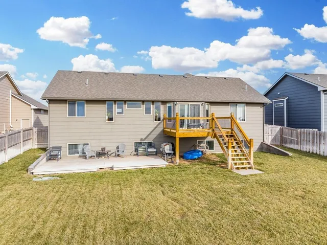 $265,000 | 217 Springlake Drive, Newton, KS 67114