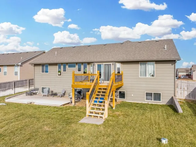 $265,000 | 217 Springlake Drive, Newton, KS 67114