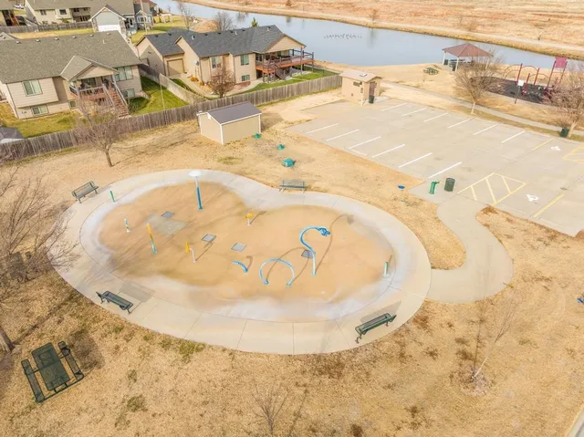 $265,000 | 217 Springlake Drive, Newton, KS 67114