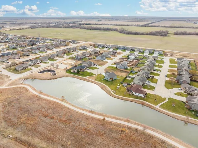$265,000 | 217 Springlake Drive, Newton, KS 67114
