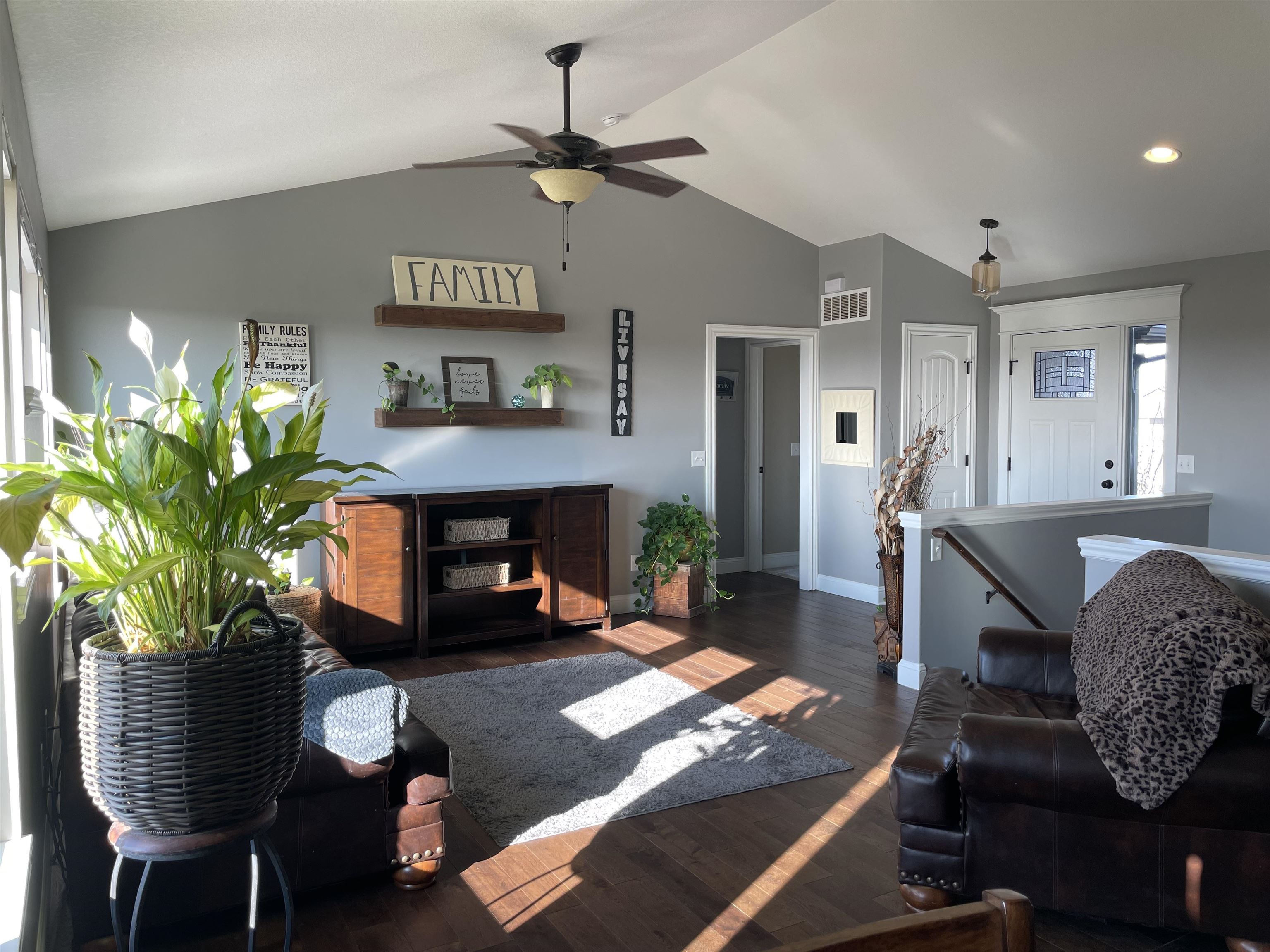 217 Springlake Drive Newton, KS 67114 - Photo 4 of 33