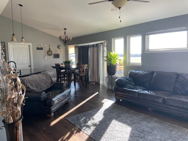 $265,000 | 217 Springlake Drive, Newton, KS 67114