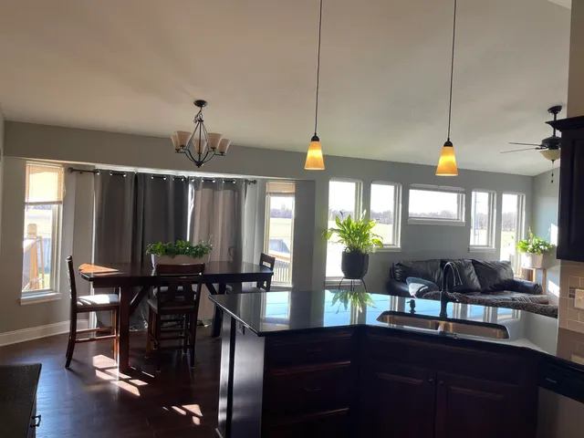 $265,000 | 217 Springlake Drive, Newton, KS 67114