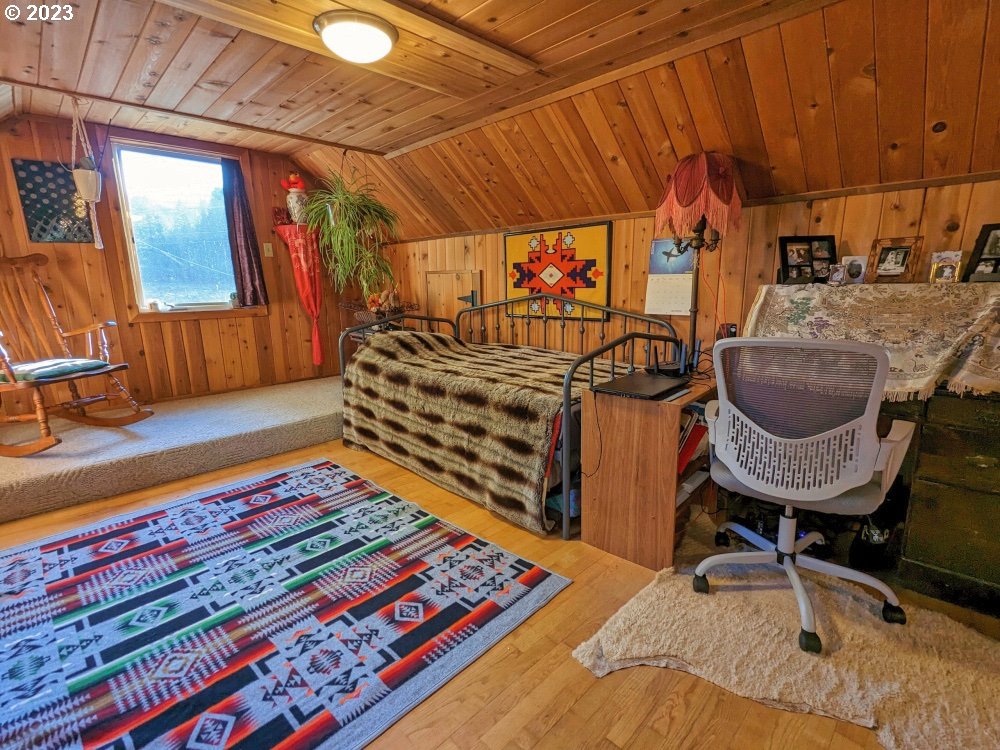 72769 Snowdon Road Rhododendron, OR 97049 - Photo 23 of 48 a room with lots of furniture and a rug