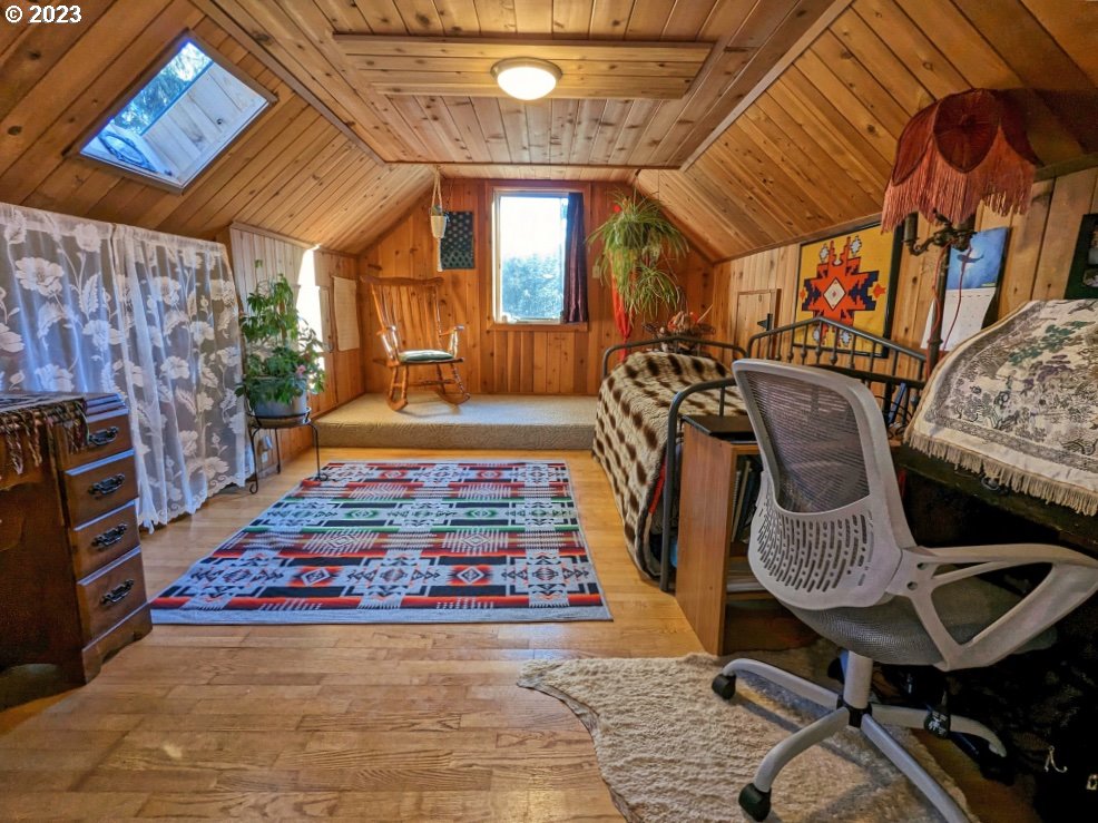 72769 Snowdon Road Rhododendron, OR 97049 - Photo 24 of 48 a view of an entryway with wooden floor