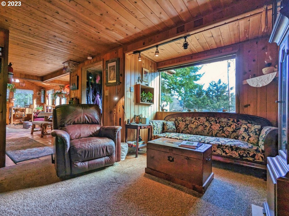 72769 Snowdon Road Rhododendron, OR 97049 - Photo 6 of 48 a living room with furniture and a window