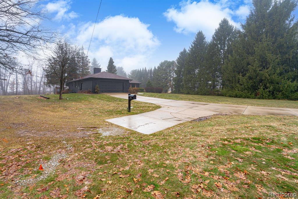 6803 Napoleon Road Jackson, MI 49201 - Photo 4 of 59