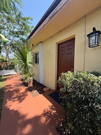 $2,000 | 803 Northeast 2nd Avenue, Unit STUDIO, Delray Beach, FL 33444