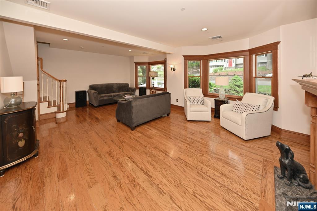 8 Myrtle Street Montvale, NJ 07645 - Photo 8 of 38