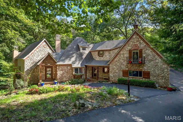 $1,375,000 | 832 Stone Bridge Springs Drive, Wildwood, MO 63005