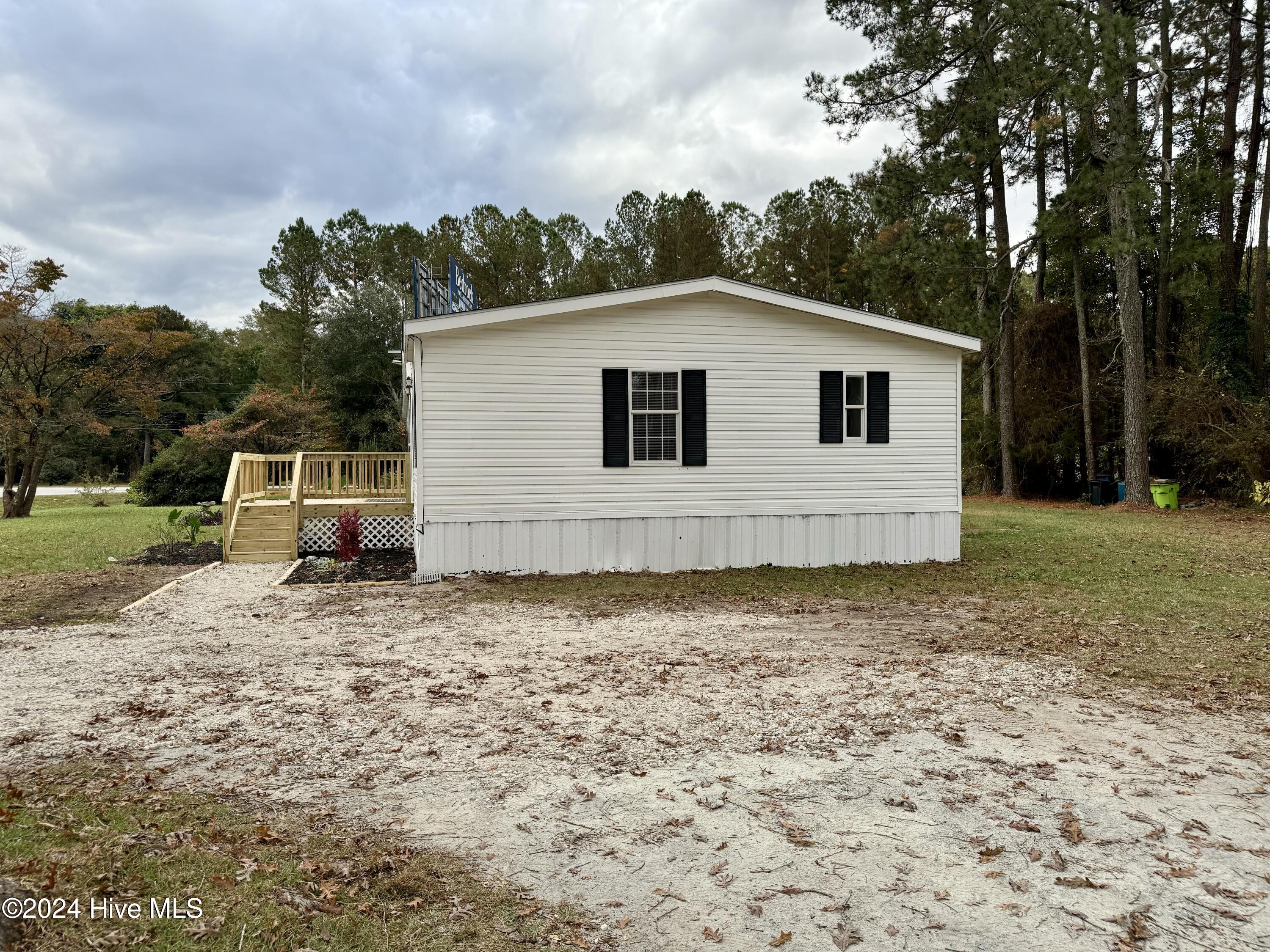 930 Willis Neck Road Vanceboro, NC 28586 - Photo 5 of 28 Side