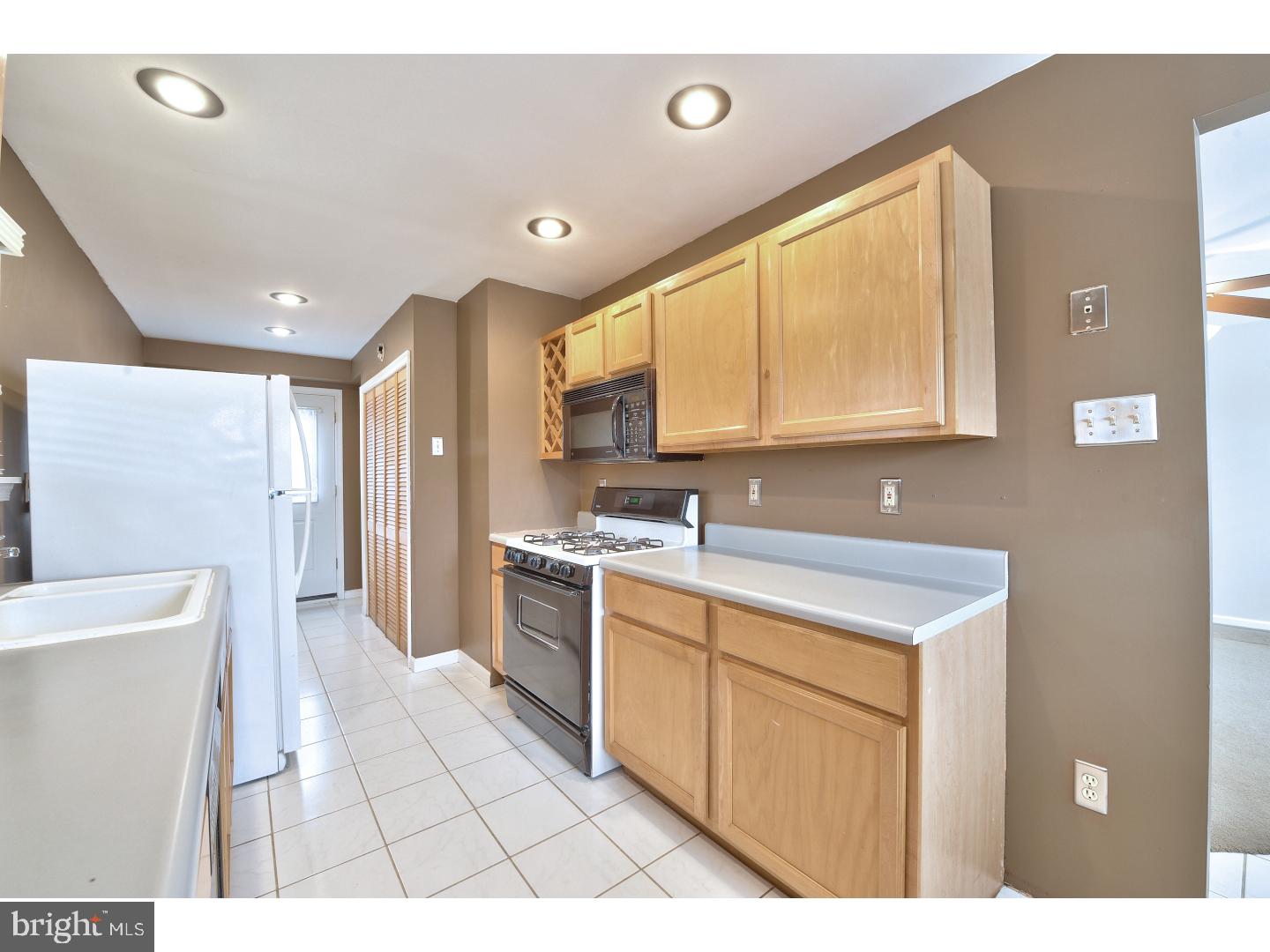 939 Easter Road Burlington, NJ 08016 - Photo 14 of 24 Gallery Image 14