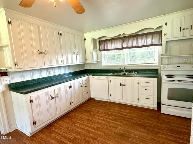 $160,000 | 520 Fayetteville Street, Newton Grove, NC 28366